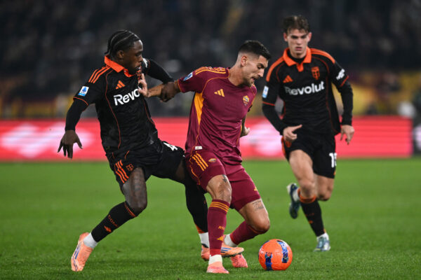 As Roma 15/12/2025 - campionato di calcio serie A / Roma-Como / foto Antonello Sammarco/Image Sport
nella foto: Lorenzo Pellegrini-Jayden Addai